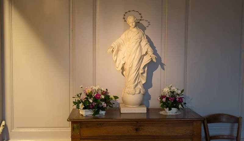 Our Lady of the Smile statue at Les Buissonnets in France